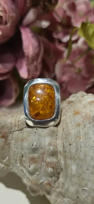 Anillo vintage de plata y ambar