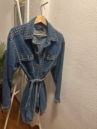 Chaqueta vaquera tachuelas plateadas