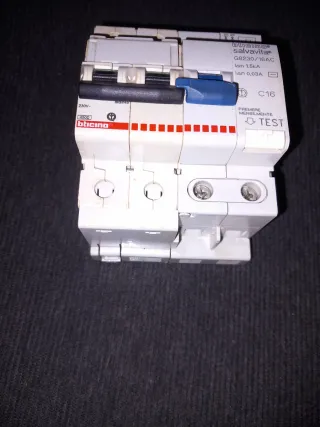 Interruttore Bticino Salvavita G8230/16AC