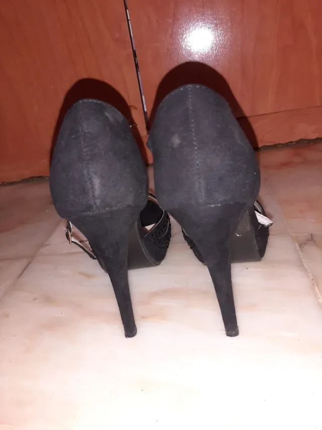 Zapato tacon negro.