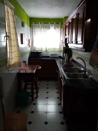 Se alquila habitación.