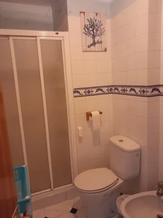 Se alquila habitación.