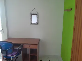 Se alquila habitación.