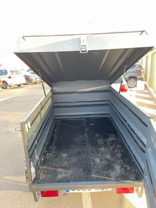 Remolque cerrado tipo furgón