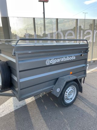 Remolque cerrado tipo furgón