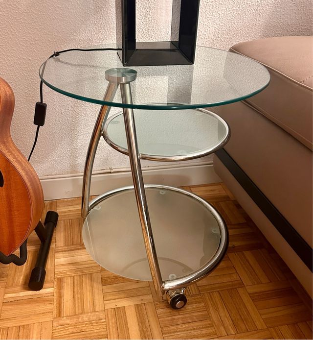 Mesa auxiliar cristal y metal redonda