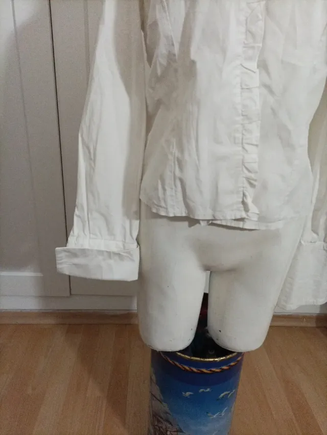 Elegante camisa blanca, elástica