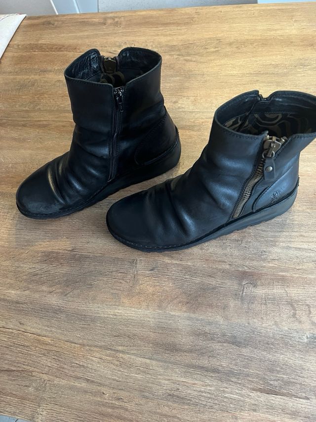 BOTÍN PIEL NEGRO FLY LONDON