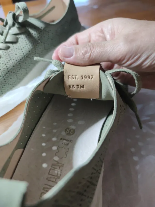 Zapatos Koala Verde Oliva Nuevos sin estrenar.