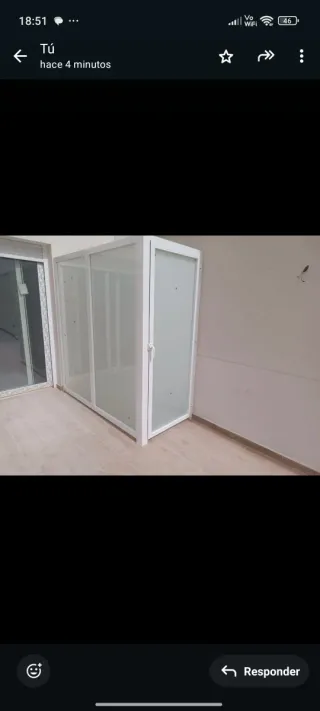 Cerramiento de aluminio con puerta