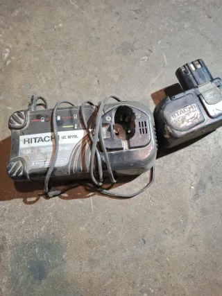 Cargador y Batería Hitachi 18V