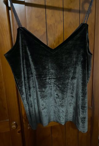 Top de terciopelo negro