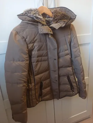 Anorak corto de mujer.