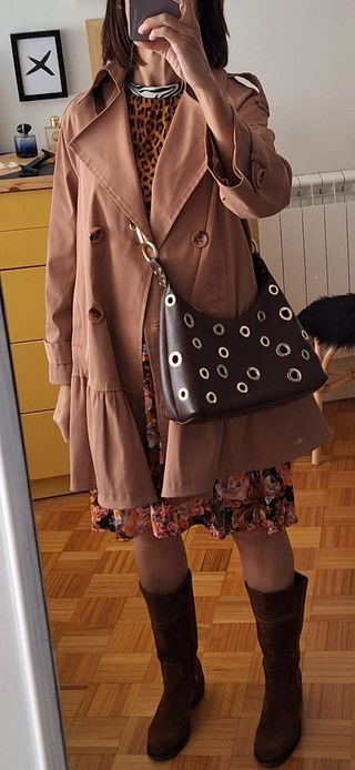 Gabardina con volante