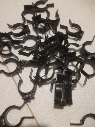 Ganci per zoccolo cucina neri