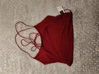 Top Shein verde con tiras Top Shein rojo con tiras