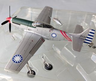 Avión P-51D Mustang, 1:72, Dragon