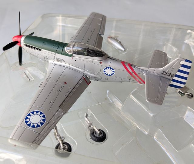 Avión P-51D Mustang, 1:72, Dragon