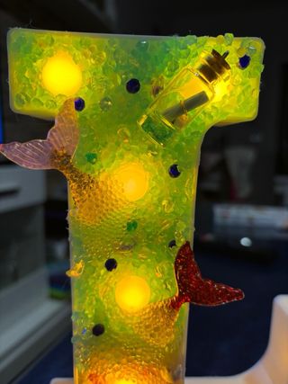 Letra luminosa de decorada a mano