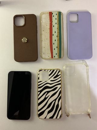 IPhone 12 256GB negro con fundas