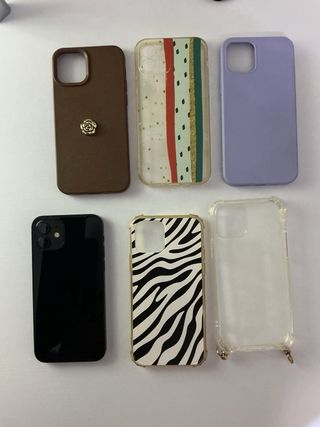 IPhone 12 256GB negro con fundas