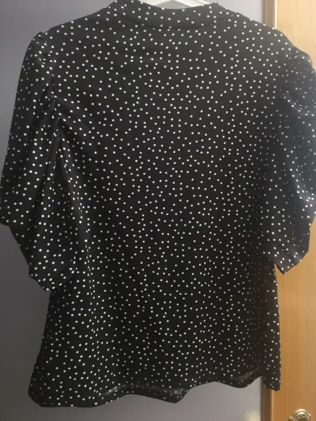 Camiseta mangas abullonadas. Sin estrenar