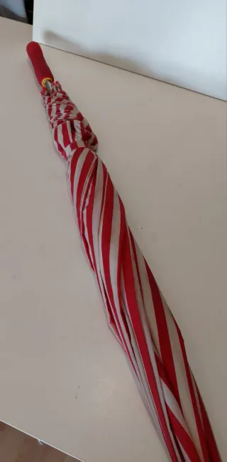 Paraguas grande rayas rojas y blancas