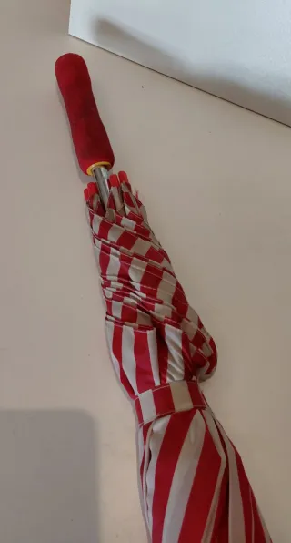 Paraguas grande rayas rojas y blancas