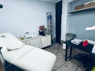 Alquiler cabina estética, uñas, tatoos, masaje...