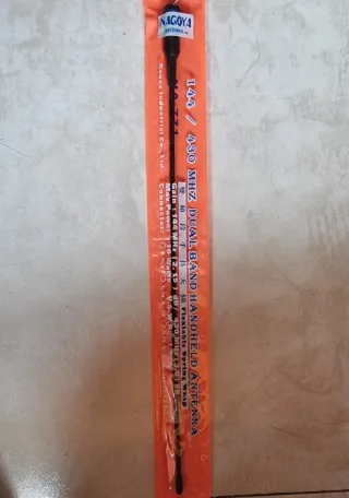 Antena Nagoya doble banda, en perfecto estado.