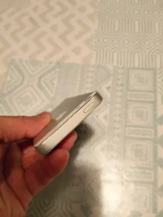 iPhone 5S para reparar o piezas no carga