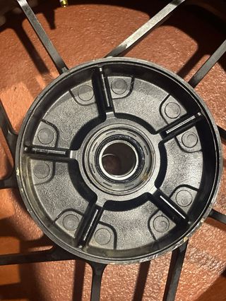 llanta trasera Yamaha XSR900 2024