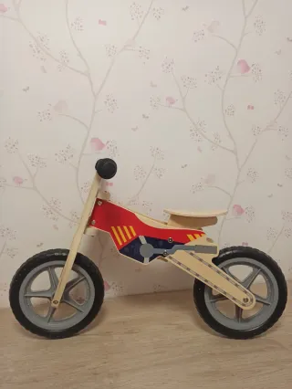 Bicicleta de madera para niños
