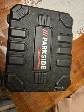 Taladro atornillador Parkside con maletín