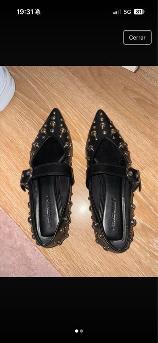 Manoletinas negras tachuelas doradas y plateadas