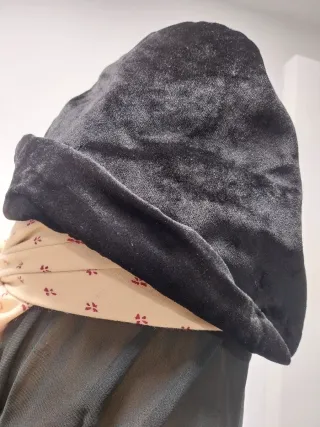 Montera de terciopelo indumentaria tradicional