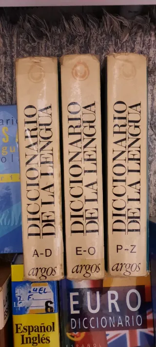 Diccionarios varios idiomas.