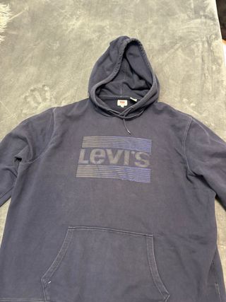 sudadera levi’s azul marino.