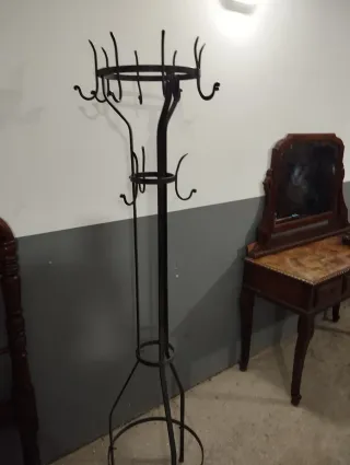 Perchero antiguo de hierro