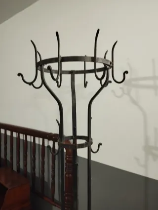 Perchero antiguo de hierro