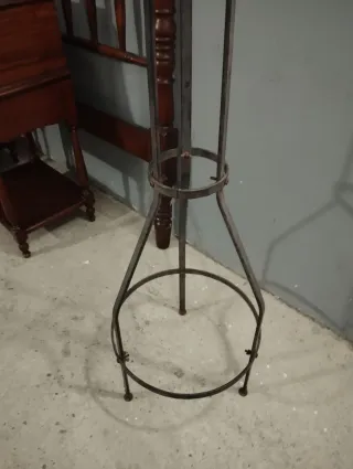 Perchero antiguo de hierro