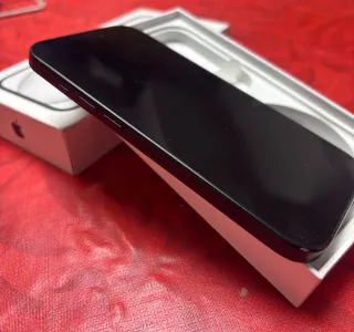 iPhone 15 en perfecto estado.