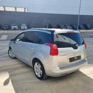 Peugeot 5008 FULL EXTRAS