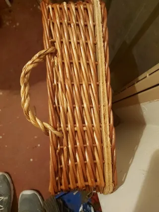 cesta decorativa de mimbre echo artesanalmente