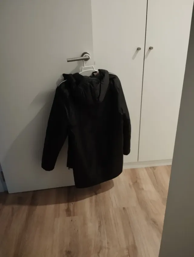 Abrigo Adidas. Talla 13/14.