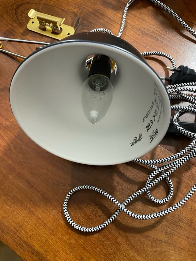 IKEA RANARP · Lámpara negra y dorada · Nueva