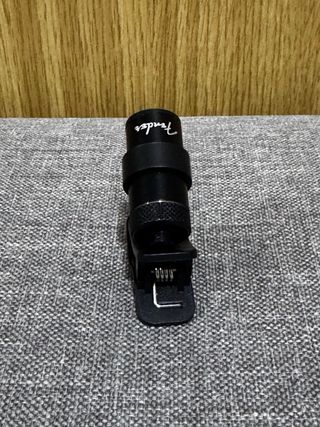 Fender "Bullet" Afinador Cromático de Pinza.