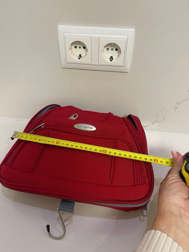 Bolsa de aseo de viaje marca Samsonite muy buen es