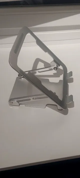 Soporte Metálico Portátil/Tablet