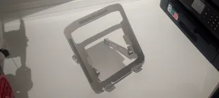 Soporte Metálico Portátil/Tablet